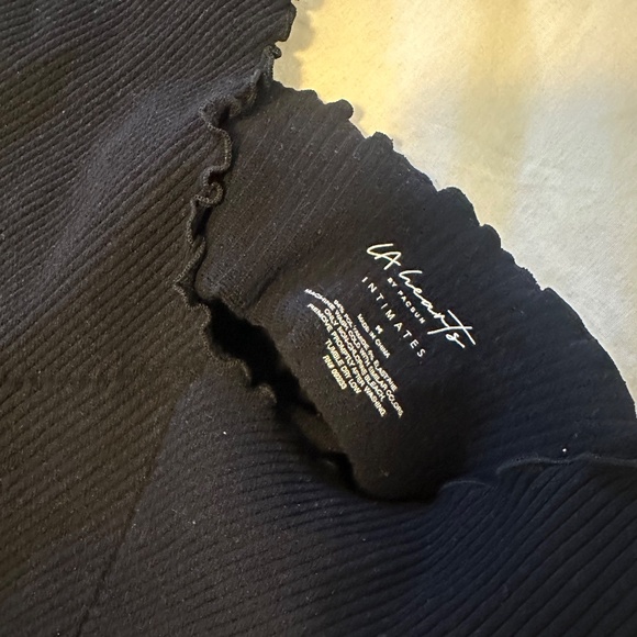 V Neck Tank Top - Picture 2 of 2